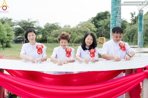 ภาพ No.158146:พิธีทอดผ้าป่า ติดตั้งแผ่นสิริฉะทะนะรัสมี(หลังคา) อาคาร 80 ปี หลวงพ่อธัมมชโย วันอาทิตย์ที่ 22 กันยายน พ.ศ. 2567 ณ ศูนย์ปฏิบัติธรรมวิหารแดง อ.วิหารแดง จ.สระบุรี