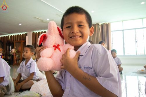 ภาพ No.104934:วันรวมพลังเด็กดี V-star ผู้นำฟื้นฟูศีลธรรมโลก จังหวัดกำแพงเพชร ณ ศูนย์ปฏิบัติธรรมกำแพงเพชร ในอุปถัมภ์พระพรหมวชิรปัญญาจารย์ วันที่ 22 ธันวาคม พ.ศ. 2566