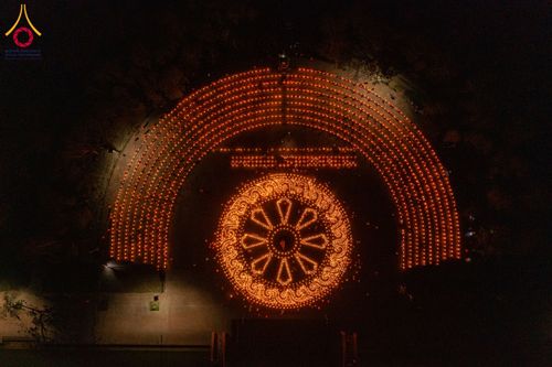 ภาพ No.130655:พิธีจุดโคมประทีปถวายเป็นพุทธบูชา ในโครงการบรรพชา 1,250 รูป ณ มหาวิหารมายาเทวี แดนประสูติ สวนลุมพินี ประเทศเนปาล วันที่ 9 มีนาคม พ.ศ. 2567