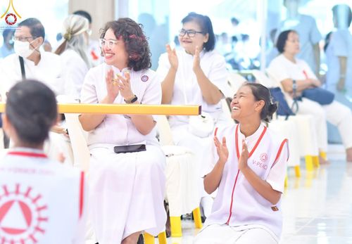 ภาพ No.130038:V.34 เพื่อธรรมเพื่อบางกล่ำ การรับบุญของเจ้าหน้าที่หน่วยงานต่างๆ  เพื่องานธรรมยาตราอัญเชิญพระบรมสารีริกธาตุ ประดิษฐาน ณ มหารัตนเจดีย์สิริปทุมสวรรค์ (เจดีย์อริยพุทธะ 5 พระองค์) ณ ศูนย์ปฏิบัติธรรมภาคใต้ อ.บางกล่ำ จ.สงขลา ระหว่างวันที่ 9-10 มีนาคม พ.ศ. 2567