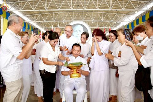 ภาพ No.223183:วันที่ 2 -10 พฤษภาคม พ.ศ. 2568 พิธีตัดปอยผม ปลงผม พิธีขอขมาลาอุปสมบทอุทิศชีวิต ของอุบาสก พิสิทธิ์ หมื่นแกล้ว  ณ วัดพระธรรมกาย