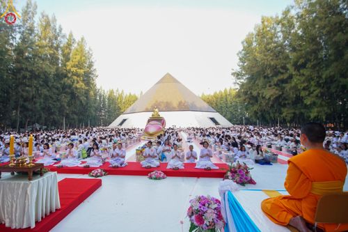 ภาพ No.107410:พิธีตักบาตรพระธรรมยาตราฯ ในโครงการธรรมยาตรากตัญญูบูชา มหาปูชนียาจารย์ พระมงคลเทพมุนี(สด จนฺทสโร) พระผู้ปราบมาร ปีที่ 12 ณ อนุสรณ์สถานมหาวิหารพระมงคลเทพมุนี อ.สองพี่น้อง จ.สุพรรณบุรี วันที่ 7 มกราคม พ.ศ. 2567