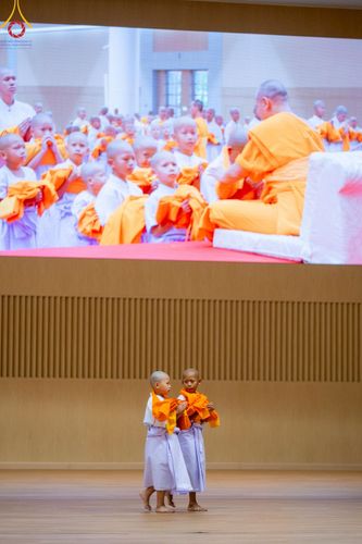 ภาพ No.215805:วันเสาร์ที่ 5 เมษายน พ.ศ. 2568 พิธีขอบรรพชา พิธีขอสรณคมน์และศีล  พิธีขอนิสสัย พิธีถวายบาตร ในโครงการบรรพชาสามเณรฟื้นฟูพระพุทธศาสนาทั่วไทย , โครงการหน่อแก้วเปรียญธรรม รุ่นที่ 13 ,  โครงการสามเณรยุวธรรมทายาท รุ่นที่ 33 , โครงการสามเณรมัชฌิมธรรมทายาท รุ่นที