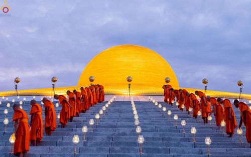 ภาพ No.241012:วันพุธที่ 27 สิงหาคม พ.ศ. 2568 พิธีจุดประทีป ในวันธรรมชัย ณ วัดพระธรรมกาย