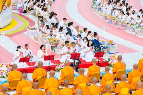 ภาพ No.118500:พิธีตักบาตรพระธรรมยาตรา ปีที่ 12 ณ อนุสรณ์สถานลำดับที่ 5 สถานที่เผยแผ่วิชชาธรรมกายครั้งแรก อนุสรณ์สถานบางปลา จ.นครปฐม วันที่ 25 มกราคม พ.ศ. 2567