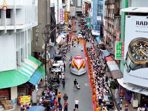 ภาพ No.128519:พิธีอัญเชิญพระบรมสารีริกธาตุ " ใจกลางเมืองนครหาดใหญ่ " เพื่อประดิษฐาน ณ มหารัตนเจดีย์สิริปทุมสวรรค์ (เจดีย์อริยพุทธะ 5 พระองค์) ศูนย์ปฏิบัติธรรมภาคใต้ อ.บางกล่ำ จ.สงขลา  วันที่ 9 มีนาคม พ.ศ. 2567 (ชุดที่ 2)