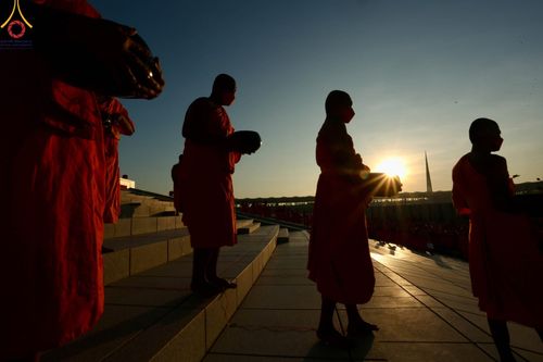 ภาพ No.105279:พิธีตักบาตรฉลองพระบวชใหม่ รุ่นบูชาธรรมมหาปูชนียาจารย์ และต้อนรับศักราชใหม่ วันจันทร์ที่ 1 มกราคม พ.ศ. 2567 ณ ลานธรรมพระมหาธรรมกายเจดีย์ วัดพระธรรมกาย