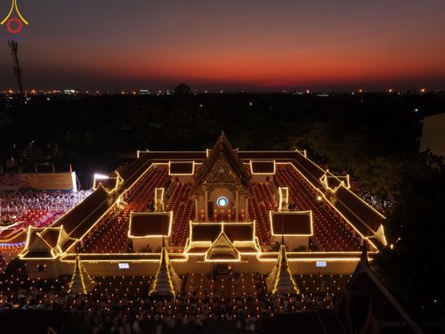 ภาพ No.197181:พิธีจุดประทีปถวายเป็นพุทธบูชา และบูชาธรรมมหาปูชนียาจารย์ ณ วัดโบสถ์(บน) ตำบลบางคูเวียง อำเภอบางกรวย จังหวัดนนทบุรี ในโครงการธรรมยาตรา กตัญญูบูชา มหาปูชนียาจารย์ พระมงคลเทพมุนี(สด จนฺทสโร) พระผู้ปราบมาร อนุสรณ์สถาน 7 แห่ง ปีที่ 13 วันที่ 18 มกราคม พ.ศ. 25