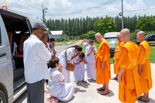 ภาพ No.87131:พิธีทักษิณานุปทานแด่บรรพชนตระกูลผ่องสวัสดิ์ และหมู่ญาติที่ล่วงลับไปแล้ว ณ มหาเจดีย์ทัตตชีโว ศูนย์อบรมเยาวชนกาญจนบุรี วันที่ 31 สิงหาคม พ.ศ. 2566