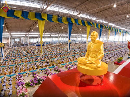 ภาพ No.59980:พิธีเจริญพระพุทธมนต์ "ฉลองอายุวัฒนมงคล 80 ปี หลวงพ่อธัมมชโย" พิธีถวายไทยธรรม คณะสงฆ์ 10,000 กว่าวัดทั่วประเทศ ในวันคุ้มครองโลก วันจันทร์ที่ 22 เมษายน พ.ศ. 2567 ณ สภาธรรมกายสากล วัดพระธรรมกาย จ.ปทุมธานี