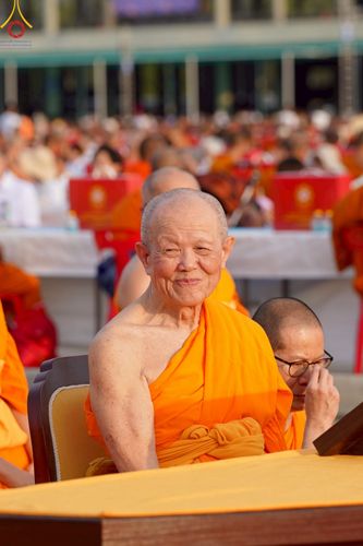 ภาพ No.221594:วันอังคารที่ 22 เมษายน พ.ศ. 2568 ภาพพิธีถวายมหาสังฆทานคณะสงฆ์ 40,000 กว่าวัดทั่วประเทศ เนื่องในวันคุ้มครองโลก ชุดที่ 2 (ปลื้มให้สมการรอคอย) ณ ลานธรรมพระมหาธรรมกายเจดีย์ วัดพระธรรมกาย