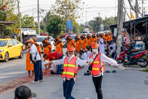 ภาพ No.121805:V.22 ต่อไป การเตรียมงาน เก็บงาน การรับบุญของเจ้าหน้าที่หน่วยงานต่างๆ เพื่อโครงการธรรมยาตรา กตัญญูบูชา มหาปูชนียาจารย์ พระมงคลเทพมุนี (สด จนฺทสโร) พระผู้ปราบมาร อนุสรณ์สถาน 7 แห่ง ปีที่ 12 ระหว่างวันที่ 2 - 31 มกราคม พ.ศ.2567