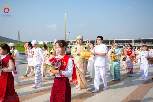 ภาพ No.209674:วันอาทิตย์ที่ 2 มีนาคม พ.ศ. 2568 พิธีภาคบ่าย สัมมนาพิเศษ, ปฏิบัติธรรม พิธีรับมอบพระบรมสารีริกธาตุ ณ สภาธรรมกายสากล วัดพระธรรมกาย