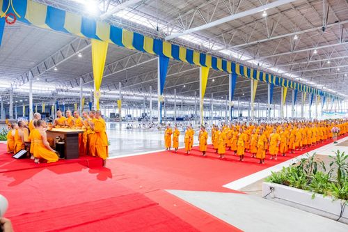 ภาพ No.153230:พิธีมุทิตาสักการะ พระภิกษุ-สามเณร ผู้สอบไล่ได้เปรียญธรรม ประโยค 1-2 ถึงประโยค ป.ธ.9 และบาลีศึกษา ประโยค1-2 ถึง บ.ศ.9 , พิธีมอบดวงแก้วสามเณรผู้ทรงบาลีไวยากรณ์ วัดพระธรรมกาย และ ศูนย์ส่งเสริมศีลธรรมในประเทศและต่างประเทศ วันอาทิตย์ที่ 8 กันยายน พ.ศ.2567