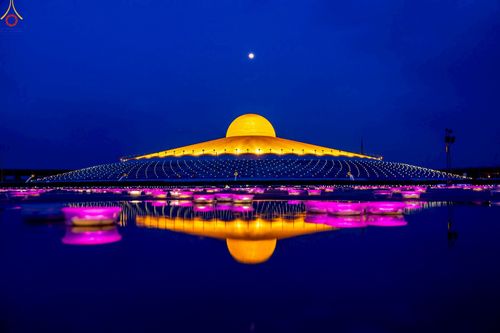 ภาพ No.223996:วันวิสาขบูชา วันอาทิตย์ที่ 11 พฤษภาคม พ.ศ. 2568 พิธีจุดวิสาขประทีป ,  พิธีเวียนประทักษิณรอบพระมหาธรรมกายเจดีย์ , พิธีฉลองชัยสวดมนต์บทธัมมจักกัปปวัตตนสูตร ครบ 7,357,000,000 จบ ณ มหารัตนวิหารคด วัดพระธรรมกาย