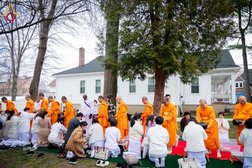 ภาพ No.62412:คณะศิษยานุศิษย์รวมใจสถาปนาและสมโภช ธรรมจักร เพื่ออัญเชิญประดิษฐาน ณ ยอดอุโบสถ 80 ปี หลวงพ่อธัมมชโย วัดพระธรรมกายนิวเจอร์ซี ประเทศสหรัฐอเมริกา  วันอาทิตย์ที่ 7 เมษายน พ.ศ. 2567