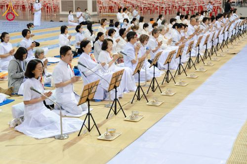 ภาพ No.203707:พิธีถวายภัตตาหารเป็นสังฆทาน แด่พระธรรมยาตรา ณ วัดพระธรรมกาย ตำบลคลองสาม อำเภอคลองหลวง จังหวัดปทุมธานี ในโครงการธรรมยาตรา กตัญญูบูชา มหาปูชนียาจารย์ พระมงคลเทพมุนี(สด จนฺทสโร) พระผู้ปราบมาร อนุสรณ์สถาน 7 แห่ง ปีที่ 13 วันที่ 30 มกราคม พ.ศ. 2568