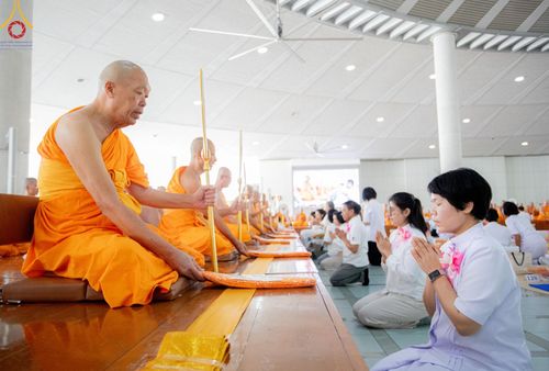 ภาพ No.177406:พิธีถวายภัตตาหารเมนูสวรรค์ และพิธีบุพเปตพลี ครั้งที่ 158 ร่วมอุทิศบุญแด่หมู่ญาติที่ล่วงลับไปแล้ว และสืบทอดอายุพระพุทธศาสนา ณ วัดพระธรรมกาย วันที่ 30 พฤศจิกายน พ.ศ.2567 (วันพระ แรม 15 ค่ำ เดือน 12)