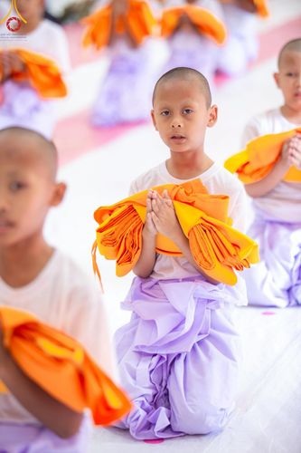 ภาพ No.216402:วันเสาร์ที่ 5 เมษายน พ.ศ. 2568 พิธีขอบรรพชา พิธีขอสรณคมน์และศีล พิธีขอนิสสัย พิธีถวายบาตร ในโครงการบรรพชาสามเณรฟื้นฟูพระพุทธศาสนาทั่วไทย  ณ วัดพระพุทธบาท ราชวรมหาวิหาร ต.ขุนโขลน อ.พระพุทธบาท จ.สระบุรี