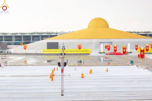 ภาพ No.218974:วันที่ 18-20 เมษายน พ.ศ. 2568 การเตรียมงานในลานธรรม , วิหารคด เพื่องานวันคุ้มครองโลก 22 เมษายน พศ. 2568