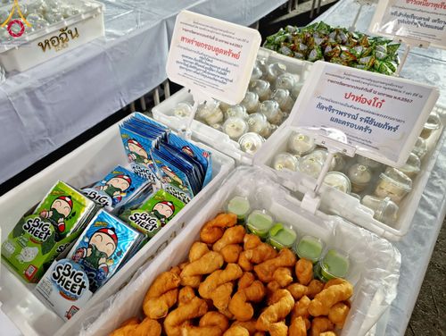 ภาพ No.110724:พิธีถวายภัตตาหารเป็นสังฆทาน แด่คณะพระธรรมยาตราฯ ในโครงการธรรมยาตรากตัญญูบูชา มหาปูชนียาจารย์ พระมงคลเทพมุนี(สด จนฺทสโร) พระผู้ปราบมาร อนุสรณ์สถาน 7 แห่ง ปีที่ 12 วันที่ 12 มกราคม พ.ศ. 2567 ณ อนุสรณ์สถานมหาวิหารพระมงคลเทพมุนี(โลตัสแลนด์) อ.สองพี่น้อง จ.สุ