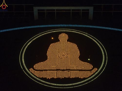 ภาพ No.279266:พิธีจุดวิสาขประทีป พิธีเวียนประทักษิณ ในวันวิสาขบูชา พุธที่ 22 พฤษภาคม พ.ศ. 2567 ( วันพระขึ้น 15 ค่ำ เดือน 6 ) ณ ลานธรรม พระมหาธรรมกายเจดีย์ วัดพระธรรมกาย จ.ปทุมธานี