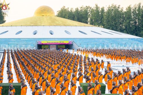 ภาพ No.186959:พระธรรมยาตราปฏิบัติธรรม และถ่ายภาพหมู่ประวัติศาสตร์ ปีที่ 13 ณ ลานทิศตะวันออก มหาวิหารพระมงคลเทพมุนี วัดพระธรรมกาย จ.ปทุมธานี วันเสาร์ที่ 28 ธันวาคม พ.ศ. 2567