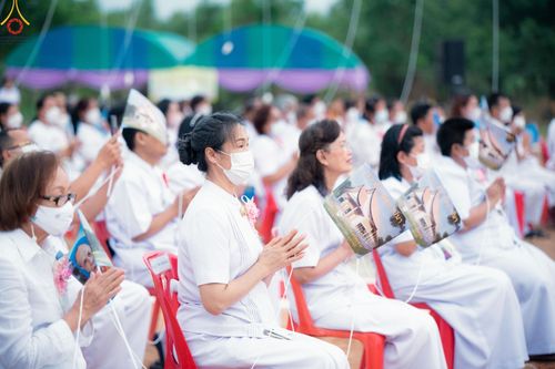 ภาพ No.84410:พิธีทอดผ้าป่า พิธีอัญเชิญปฐมรัตนปฐวี และพิธีตอกเสาเข็มต้นสุดท้าย เพื่อสถาปนาอาคาร 80 ปี หลวงพ่อธัมมชโย ณ ศูนย์ปฏิบัติธรรมวิหารแดง ตำบลเจริญธรรม อำเภอวิหารแดง จ.สระบุรี  วันที่ 23 กรกฎาคม พ.ศ. 2566