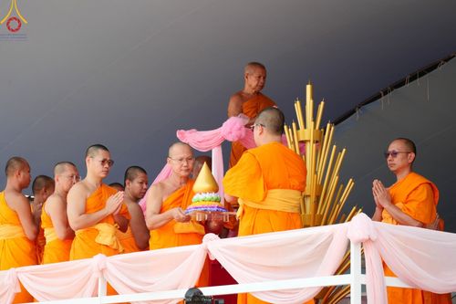 ภาพ No.91433:พิธีทอดผ้าป่ายกยอดดอกบัวสิริปทุมทิพย์  ประดิษฐาน ณ ปทุมเจดีย์  (เจดีย์พระพุทธเจ้า ๕ พระองค์) ณ ศูนย์อบรมเยาวชนจังหวัดปัตตานี 22 ตุลาคม พ.ศ.2566