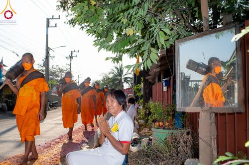 ภาพ No.107895:พิธีต้อนรับพระธรรมยาตรา ในโครงการธรรมยาตรากตัญญูบูชา มหาปูชนียาจารย์ พระมงคลเทพมุนี(สด จนฺทสโร) พระผู้ปราบมาร อนุสรณ์สถาน 7 แห่ง ปีที่ 12 วันที่ 7 มกราคม พ.ศ. 2567 ณ อนุสรณ์สถานคลองบางนางแท่น  อ.สามพราน จ.นครปฐม