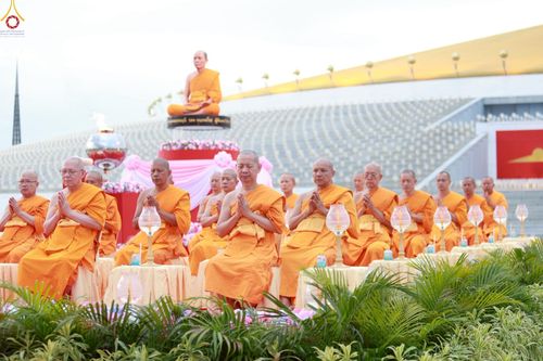 ภาพ No.252927:วันที่ 10 ตุลาคม พ.ศ. 2568 พิธีปลูกต้นทรัพย์บานชื่น ณ ลานธรรม วัดพระธรรมกาย