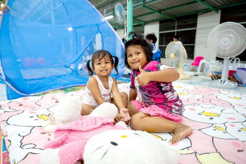 ภาพ No.235432:วันที่ 30-31 กรกฎาคม พ.ศ. 2568 วัดพระธรรมกาย มูลนิธิธรรมกาย ร่วมกับศูนย์ส่งเสริมศีลธรรมจังหวัดสุรินทร์ เปิดศูนย์พักพิงชั่วคราวเพื่อช่วยเหลือประชาชน ผู้อพยพจากเหตุปะทะกันตามแนวชายแดน ไทย-กัมพูชา ตั้งแต่วันที่ 24 กรกฎาคม พ.ศ.2568 เป็นต้นไป