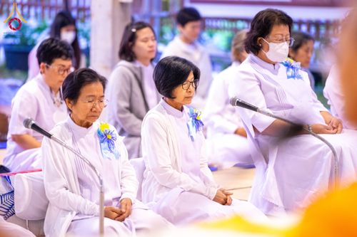 ภาพ No.194937:พิธีถวายภัตตาหารเป็นสังฆทาน แด่พระธรรมยาตรา ณ อนุสรณ์สถานมหาวิหารพระมงคลเทพมุนี (โลตัสแลนด์) อ.สองพี่น้อง จ.สุพรรณบุรี ในโครงการธรรมยาตรา กตัญญูบูชา มหาปูชนียาจารย์ พระมงคลเทพมุนี(สด จนฺทสโร) พระผู้ปราบมาร แห่ง ปีที่ 13 วันที่ 14 มกราคม พ.ศ.2568