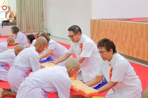 ภาพ No.216221:วันเสาร์ที่ 5 เมษายน พ.ศ. 2568 พิธีตัดปอยผม พิธีขอขมาผู้ปกครอง พิธีขอขมามอบผ้าไตร พิธีบรรพชา พิธีถวายบาตรสามเณร ณ ศูนย์ปฏิบัติธรรมและศูนย์อบรมเยาวชนเพชรบุรี ต.ท่าแลง อ.ท่ายาง จ.เพชรบุรี