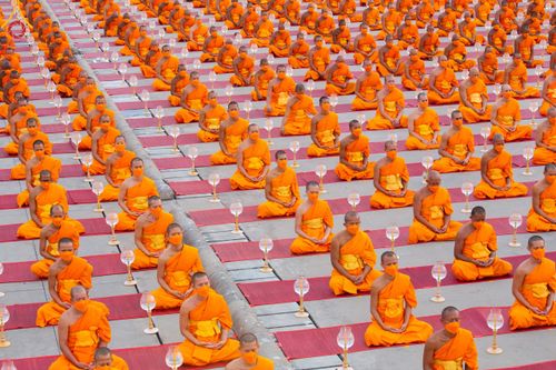 ภาพ No.122008:พิธีจุดประทีปถวายเป็นพุทธบูชา และบูชาธรรมมหาปูชนียาจารย์ พระมงคลเทพมุนี(สด จนฺทสโร) ในโครงการธรรมยาตรา กตัญญูบูชา มหาปูชนียาจารย์ พระมงคลเทพมุนี(สด จนฺทสโร) พระผู้ปราบมาร อนุสรณ์สถาน 7 แห่ง ปีที่ 12 วันที่ 31 มกราคม พ.ศ. 2567 ณ วัดพระธรรมกาย จ.ปทุมธานี