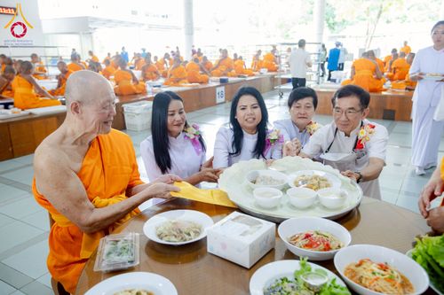 ภาพ No.265945:วันพุธที่ 5 พฤศจิกายน พ.ศ. 2568 (วันพระ ขึ้น 15 ค่ำ เดือน 12) พิธีบุพเปตพลี ครั้งที่ 172 ร่วมอุทิศบุญแด่หมู่ญาติที่ล่วงลับไปแล้ว และสืบทอดอายุพระพุทธศาสนา ณ หอฉันคุณยายอาจารย์ฯ วัดพระธรรมกาย