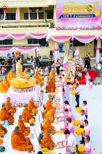 ภาพ No.150835:พิธีเจริญพระพุทธมนต์ และทำบุญตักบาตรแด่คณะสงฆ์ จำนวน 121 รูป เนื่องในโอกาสฉลองครบรอบ 120 ปี อำเภอคลองหลวง จังหวัดปทุมธานี เพื่อถวายเป็นพุทธบูชา ช่วยเหลือผู้ประสบความเดือดร้อนจากอุทกภัย และคณะสงฆ์ 323 วัด 4 จังหวัดชายแดนภาคใต้ วันเสาร์ที่ 31 สิงหาคม พ.ศ. 