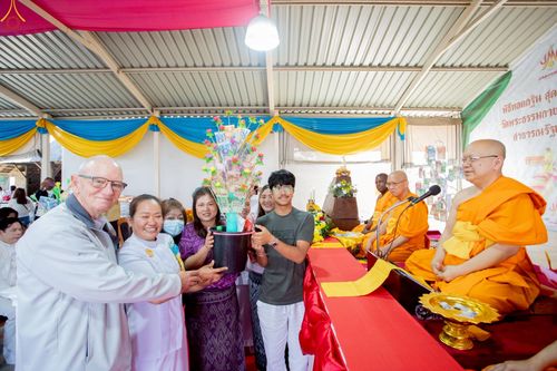 ภาพ No.255208:วันที่ 12 ตุลาคม พ.ศ. 2568 พิธีทอดกฐินสามัคคีสร้างทุกสิ่ง วัดพระธรรมกายโจฮันเนสเบิร์ก  ประเทศสาธารณรัฐแอฟริกาใต้