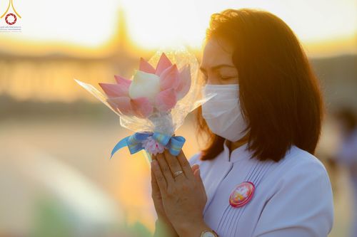 ภาพ No.101456:พิธีเวียนประทักษิณ, พิธีวันทาเจดีย์, พิธีขอขมาและมอบผ้าไตร ในโครงการอุปสมบทหมู่ รุ่นบูชาธรรมมหาปูชนียาจารย์ ณ วัดพระธรรมกาย ในวันที่ 9 ธันวาคม พ.ศ. 2566