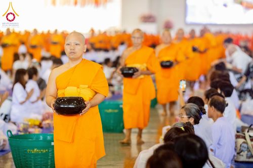 ภาพ No.223375:วันวิสาขบูชา วันอาทิตย์ที่ 11 พฤษภาคม พ.ศ. 2568 พิธีตักบาตร และปฎิบัติธรรม ณ สภาธรรมกายสากล วัดพระธรรมกาย