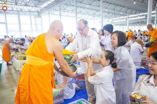 ภาพ No.124459:พิธีตักบาตรในวันมาฆบูชา ณ บ้านแก้วเรือนทองคุณยายฯ วัดพระธรรมกาย จ.ปทุมธานี วันเสาร์ที่ 24 กุมภาพันธ์ พ.ศ. 2567