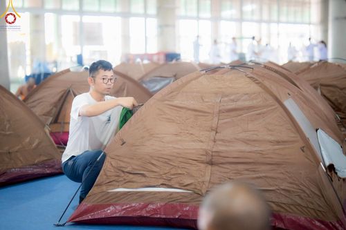 ภาพ No.218300:วันที่ 12-18 เมษายน พ.ศ. 2568 พระภิกษุและเจ้าหน้าที่อาสาสมัคร เตรียมพื้นที่ต้อนรับพักค้างพระสังฆาธิการ เนื่องในงานวันคุ้มครองโลก 22 เมษายน พ.ศ. 2568