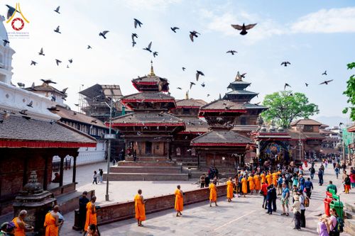 ภาพ No.213144:วันที่ 17 - 18 มีนาคม พ.ศ. 2568 คณะสงฆ์และสามเณรเดินบิณฑบาต รอบเมืองในพื้นที่ วัดสยมภูวนาถและราชวังปาตัน ณ เมืองกาฐมาณฑุ ประเทศเนปาล