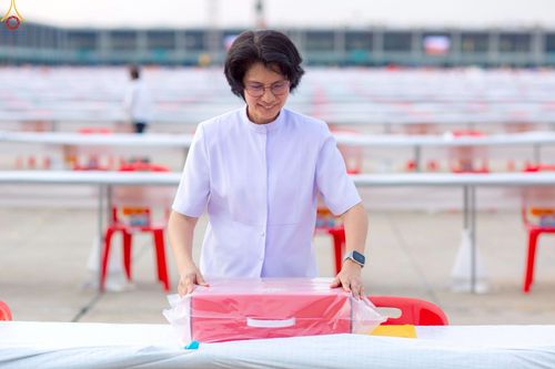 ภาพ No.225090:วันที่ 20 - 27 เมษายน พ.ศ. 2568 "ภาพแห่งความปลื้มที่ไม่มีวันจบ" คณะสงฆ์สามเณร เจ้าหน้าที่ และสาธุชน ร่วมแรงร่วมใจกันเตรียมงานและเก็บงาน เพื่อวันคุ้มครองโลก พิธีถวายมหาสังฆทานคณะสงฆ์ 40,000 กว่าวัดทั่วประเทศ