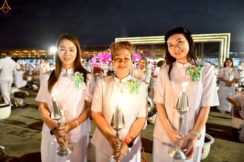 ภาพ No.253668:วันที่ 10 ตุลาคม พ.ศ. 2568 พิธีจุดประทีปบูชาพระผู้ปราบมาร, พิธีจุดประทีปบนพระมหาธรรมกายเจดีย์  20,000 ดวง เนื่องในวันคล้ายวันเกิดครบรอบ 141 ปี พระมงคลเทพมุนี (สด จนฺทสโร)