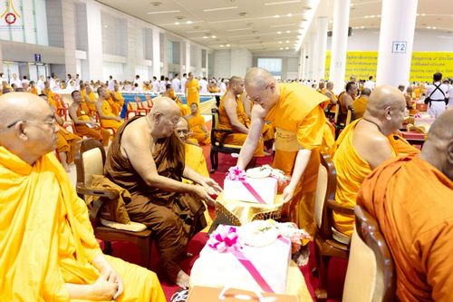 ภาพ No.236381:วันที่ 3 สิงหาคม พ.ศ. 2568 พิธีถวายมหาสังฆทานคณะสงฆ์ 2,000 กว่าวัดทั่วประเทศ ปีที่ 25 , พิธีถวายไทยธรรมคณะสงฆ์ 323 วัด 4 จังหวัดชายแดนภาคใต้ ณ วัดพระธรรมกาย