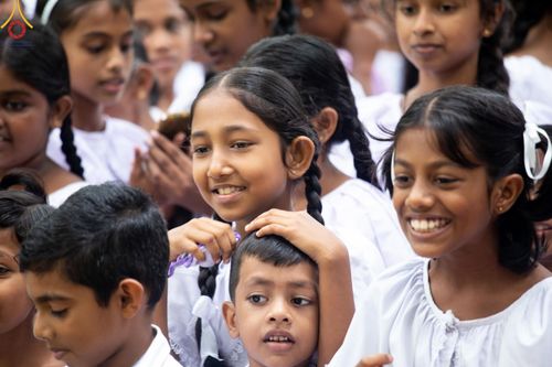 ภาพ No.140718:PhotoStory มหาศรัทธา ธรรมยาตราศรีลังกา EP.4 โครงการสยาม-ลังกา ธรรมยาตรา ฉลองเทศกาลวิสาขบูชาแห่งชาติ ศรีลังกา  บูชาธรรม 80 ปีหลวงพ่อธัมมชโย เส้นทางจาก เมืองดัมบูลลา ไปยัง เมืองมาตะเล  ตั้งแต่วันที่ 17-20 พฤษภาคม พ.ศ. 2567