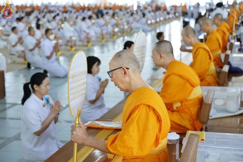 ภาพ No.205716:พิธีสวดพระพุทธมนต์ และถวายภัตตาหารเมนูสวรรค์แด่พระภิกษุ สามเณร วันจันทร์ที่ 3 กุมภาพันธ์ พ.ศ. 2568 ณ หอฉันคุณยายอาจารย์ฯ วัดพระธรรมกาย