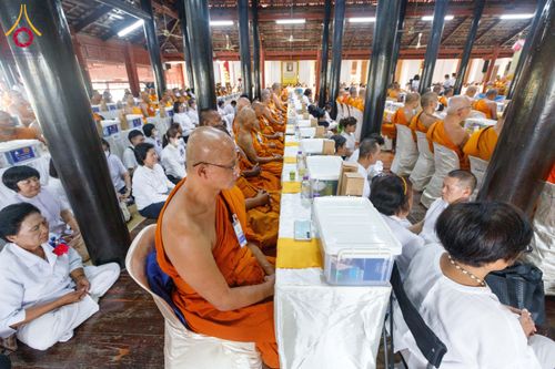 ภาพ No.202253:พิธีเจริญพระพุทธมนต์ ปฏิบัติธรรม มอบทุนการศึกษา ถวายสังฆทาน 108 วัด เพื่อถวายเป็นพุทธบูชา และขับเคลื่อนโครงการหมู่บ้านรักษาศีล 5 โดยคณะสงฆ์จังหวัดนครปฐม คณะศิษยานุศิษย์วัดพระธรรมกาย โครงการธรรมยาตรา ปีที่ 13 ณ วัดบางปลา อำเภอบางเลน จังหวัดนครปฐม