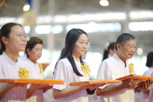 ภาพ No.240728:วันพุธที่ 27 สิงหาคม พ.ศ. 2568 พิธีทอดผ้าป่าเพื่อสร้างอาคาร  82 ปี หลวงพ่อธัมมชโย สมทบกฐินวัดพระธรรมกาย และกฐิน 30,000 วัดทั่วประเทศ ครั้งที่ 1